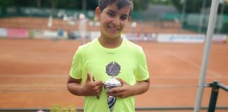 Der neunjährige Netzballer Ilan Mechbal freut sich über seinen Bezirksmeisterschaftstitel in der U12-Konkurrenz. Foto: NBV