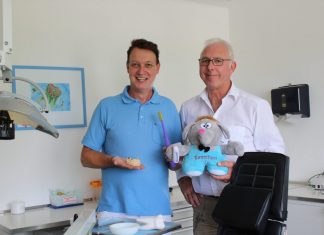 Jakob Dreesmann (r.) freut sich für die Lebenshilfe-Sportabteilung über das Engagement von Dr. Gero Ernst. Foto: Lebenshilfe