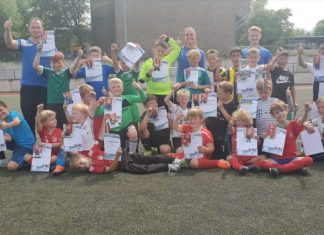 32 Kids und ihre Trainer freuen sich über das gelungene Camp. Foto: Me-Sport