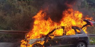 Der Audi Q5 ist vollständig ausgebrannt. Foto: Feuerwehr