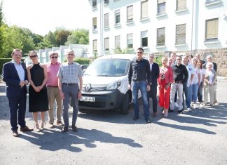 Steht ab sofort für Fahrten zur Verfügung: Das neue E-Auto des EVK, finanziert durch 25 Sponsoren aus dem Kreis Mettmann. Foto: EVK