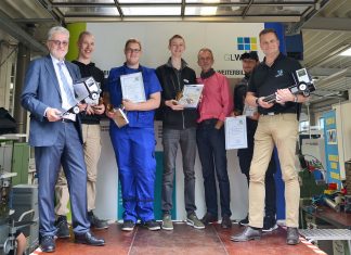 Die besten des Jahrgangs erhalten als Anerkennung für ihre Leistung die Ausbildung zum Staplerfahrer geschenkt. Foto: GLW