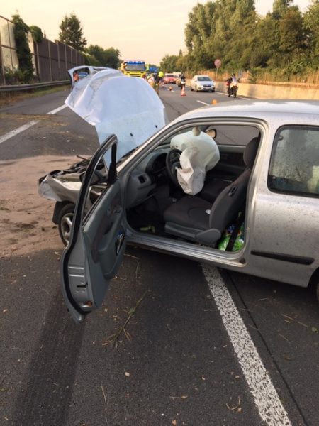 Schwerer Verkehrsunfall auf der BAB 52. Foto: Feuerwehr Ratingen