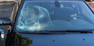 Dieser BMW erfasste die Radfahrerin bei dem Unfall auf der Schwarzbachstraße. Foto: Polizei