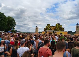 Smag-Sundance-Festival: 12.500 Besucher feierten am Samstag in Essen am "Seaside Beach". Foto: Simone Ketz