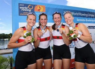 Hatten nach ihrem Medaillengewinn Grund zur Freude: Laura Kampmann, Tabea Kuhnert, Maren Völz und Emma Appel Foto: Detlev Seyb