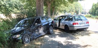 Beide Autos wurden bei dem Unfall stark beschädigt. Foto: Polizei