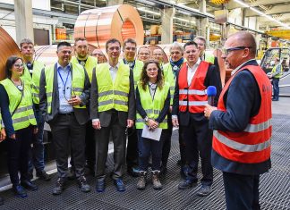Die Besucher des Schlüsselregion-Wirtschaftsfrühstücks besichtigten die Fertigung der Wieland-Werke in Velbert-Langenberg. Foto: Schlüsselregion