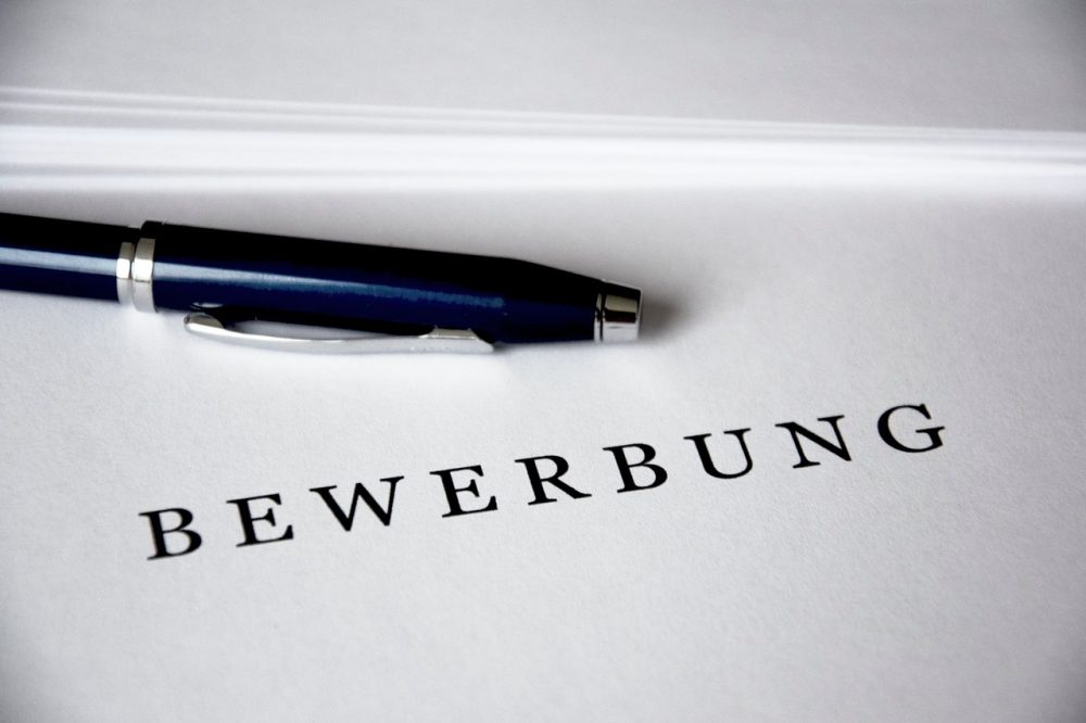 application-1756281_1280 Die IHK-Lehrstellen-Aktion kann eine Abkürzung zum Ausbildungsplatz sein. Foto: Symbolbild (pixabay)