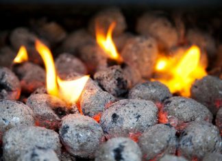 Grillkohle glüht lange nach. Foto: Symbolbild (pixabay)