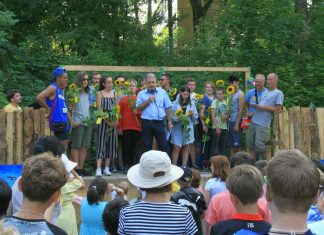 Auch Bürgermeister Thomas Dinkelmann besucht das Abschlussfest. Foto: Kreisstadt Mettmann