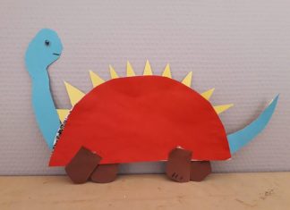 Das Ferien-Basteln am Zeittunnel begann mit Dinosauriern - und endet nun mit Vogelmobiles. Foto: Stadt Wülfrath
