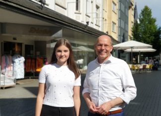 CDU-Bundestagsabgeordneter Peter Beyer machte das Stipendium für die Heiligenhauserin Jannika Schlipköther möglich Foto: Büro Beyer