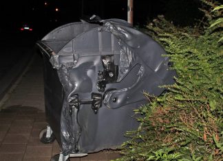 Hoher Sachschaden: Einer der zerstörten Container. Foto: Polizei