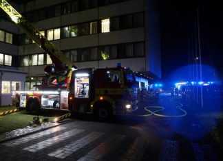 In der Nacht wurde die Feuerwehr Ratingen zu einem Brand in einer Flüchtlingsunterkunft gerufen. Foto: Feuerwehr Ratingen