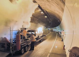 Mit einem simulierten Pkw-Brand ist die neue Meldetechnik im Tunnel getestet worden. Foto: Mathias Kehren