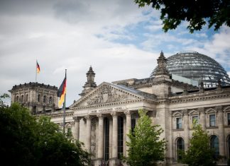 Der Deutsche Bundestag öffnet seine Pforten für einen Tag der offenen Tür. Foto: Deutscher Bundestag/Simone M. Neumann
