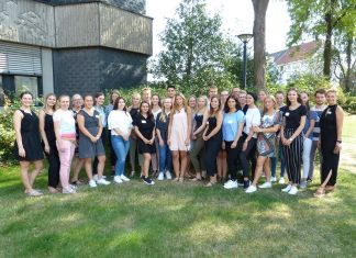 Schülerinnen und Schüler des aktuellen Abschlussjahrgangs haben das Finanzamt in Velbert besucht. Foto: Finanzamt