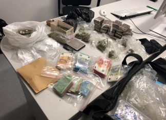 Die von der Polizei aufgefundene Betäubungsmittel und eine hohe Summe Bargeld. Foto: Polizei