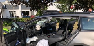 Eines der beiden Autos, die an der Kreuzung kollidierten. Foto: Feuerwehr Ratingen