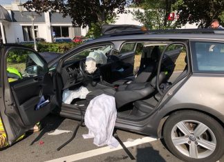 Eines der beiden Autos, die an der Kreuzung kollidierten. Foto: Feuerwehr Ratingen