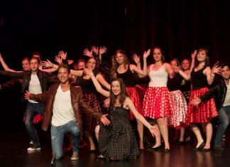 Der Jugendchor trägt Tanz und Musik zu den Jubiläumsshows bei. Foto: Chor