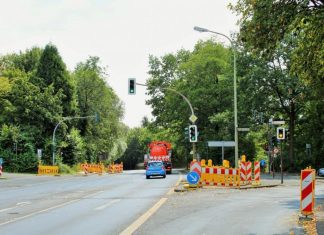 Hier entsteht ein neuer Kreisverkehr: die Kreuzung Beethovenstraße/Flurstraße/Gruitener Straße in Mettmann. Die Arbeiten sollen bis Februar 2020 dauern. Foto: Hans-Joachim Kling