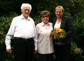 Heinz und Hildegard Friedel zusammen mit der stellvertretenden Bürgermeisterin Ute Stöcker. Foto: Kreisstadt Mettmann