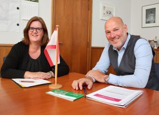 Kerstin Griese und Dirk Lukrafka tauschten sich über kommunal- sowie landes- und bundespolitische Themen aus. Foto: Stadt Velbert