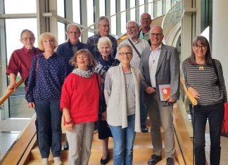 andtagsabgeordneter Martin Sträßer (vorne rechts) begrüßt Velberter Selbsthilfegruppe Herz in Düsseldorf. Foto: Büro Sträßer