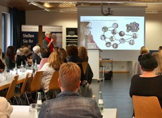 Vortrag bei der Auftaktveranstaltung Business- und Karrierefrauen Velbert. Foto: Stadt Velbert