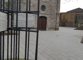 Hier im Bereich des Mahnmals am Lavalplatz findet das Stadtgebet statt. Foto: André Volkmann