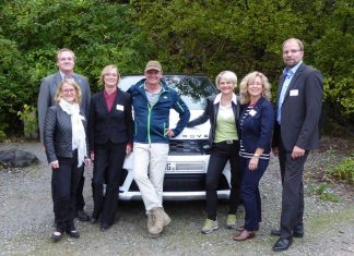 Stephan Reichstein, Birgit von Billerbeck, Manuela Jakobs-Woltering (Stadt Mettmann), Dag Rogge (Landrover Experience), Bürgermeisterin Claudia Panke, Anja Haas, Karsten Niemann (Stadt Wülfrath). Foto: Stadt Wülfrath