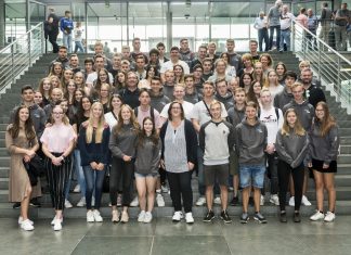 Die Schüler aus Langenberg mit MdB Kerstin Griese beim Parlamentsbesuch. Foto: Bundestag