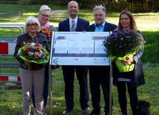 Am Mittwoch wurde der Outdoor-Fitnesspark zusammen mit Bürgermeister Thomas Dinkelmann offiziell vorgestellt. Foto: Bürgerverein Metzkausen