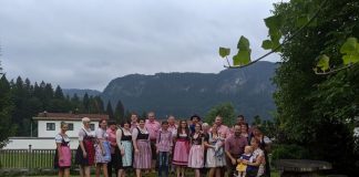 Die Prinzengarde Rot-Weiß Ratingen war zu Gast im Tiroler Lechtal. Foto: Prinzengarde Rot-Weiß