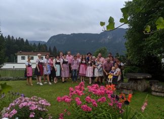 Die Prinzengarde Rot-Weiß Ratingen war zu Gast im Tiroler Lechtal. Foto: Prinzengarde Rot-Weiß