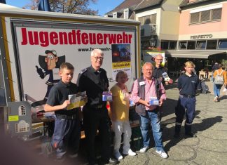 Klärten über die Gefahren von Kohlenstoffmonoxid auf: Nick Zimmermann, Ulrich Herbrand, Rosa und Manni Dörr, René Schubert und Marcus Verspohl Foto: Feuerwehr
