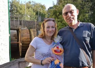 Ortsverbandsvorsitzende Andrea Metz mit Georg Reins. Foto: FDP Mettmann