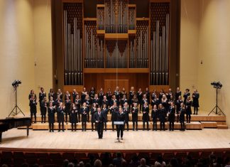Der Kölner Mädchenchor ist am Sonntag zu Gast in St. Lambertus - einen Tag zuvor dagegen Charly, die Kirchenmaus. Foto: Chor