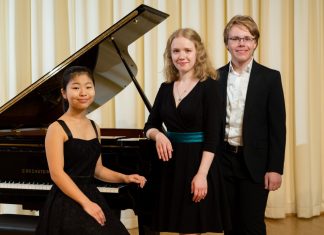 Yumeka Nakagawa (links) gewann den Ferdinand-Trimborn-Förderpreis 2017 am Klavier vor Joanna Sielicka (Mitte) und Erik Breer (rechts). Foto: Christoph Schönbach