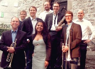 Die Haaner Jazz-Kombo "b flat" spielt in der Kirche Freiheitstraße. Foto: Band