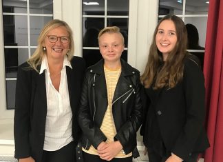 Susanne Susok (v.l.), Geschäftsführerin des Jugendparlaments, zusammen mit dem Sprecherteam Fynn Stolte und Dominika Barszczak. Foto: privat