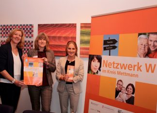 Sie bieten Informationen für einen beruflichen Wiedereinstieg: Anne-Kathrin Goßmann, Netzwerk W Kreis Mettmann; Sabine Reucher, Gleichstellungsbeauftragte Stadt Velbert und Désirée Bleckmann, BLF Gruppe. Foto: Stadt Velbert
