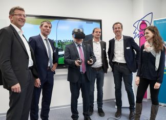 Harald Heß, Dr. Stefan Küppers, Thomas Dinkelmann, Thomas Walkiewicz, Stefan Kreutz und Deliah Hecker freuen sich über die Inbetriebnahme des Trainingscampus mit innovativer Technologie. Foto: Westnetz
