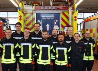 Die Absolventen freuen sich über ihre Ausbildungserfolge. Foto: Feuerwehr Mettmann.