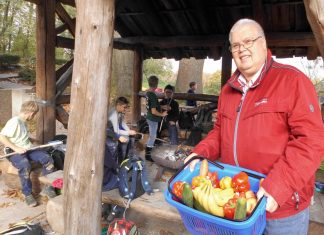 Als Geschenk hatte die SPD Gemüse und Obst mitgebracht. Foto: privat
