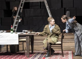 „Der Stein“ wird im Essener Grillo-Theater aufgeführt. Foto: Matthias Jung