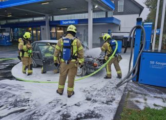 Auf dem Gelände der Tankstelle an der Volkardeyer Straße ist das Gas-Auto in Brand geraten. Foto: Feuerwehr