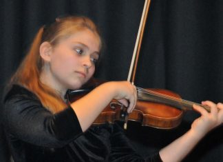 Die 14-jährige Violinistin Maria Kruglik tritt auf. Foto: Veranstalter.